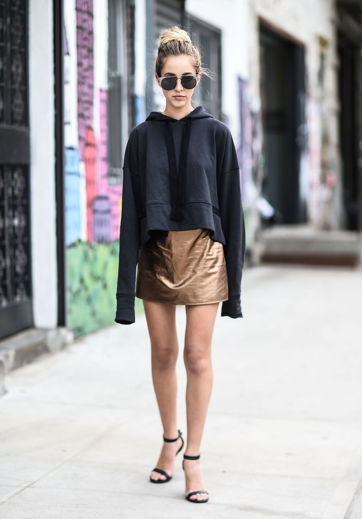 sokak style sweatshirt and mini skirt