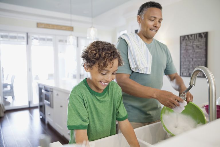 เป็นผู้ใหญ่ father and son washing dishes together at kitchen sink