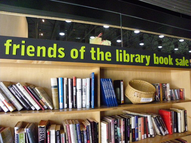 חברים of the library book sale - Palo Verde Library