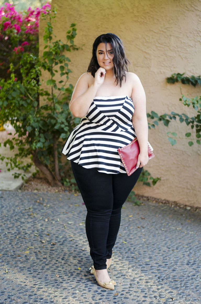प्लस size fashion - black jeans and striped top