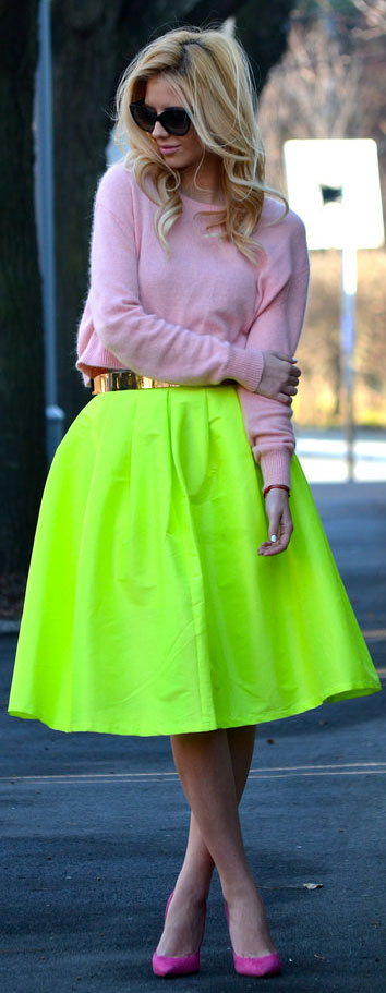 Vág Top Sweater Neon Midi Skirt Outfit