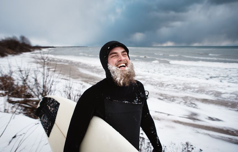 צוחק surfer in winter