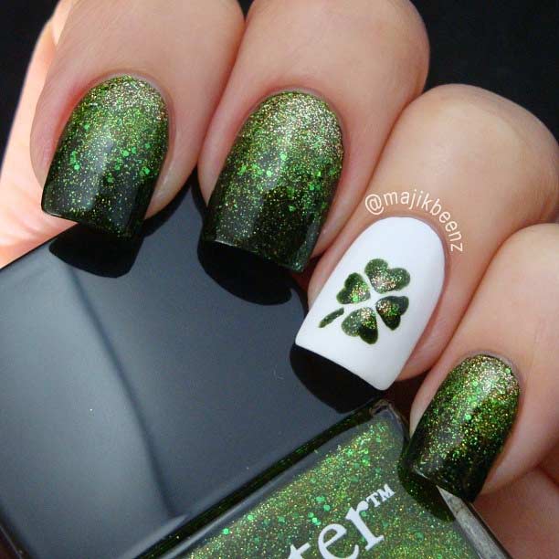 Grön Glitter Nails and Clover Accent Nail