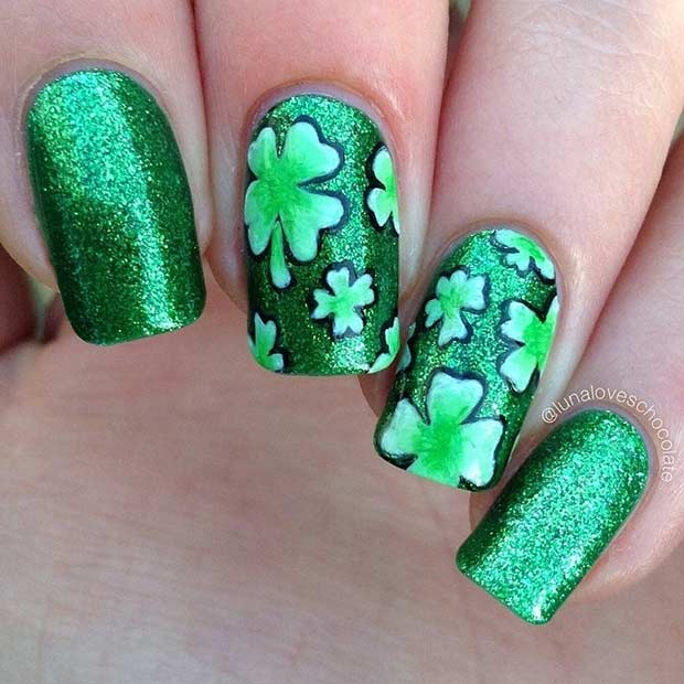สีเขียว Glitter Clovers Nail Design for St Patrick's Day