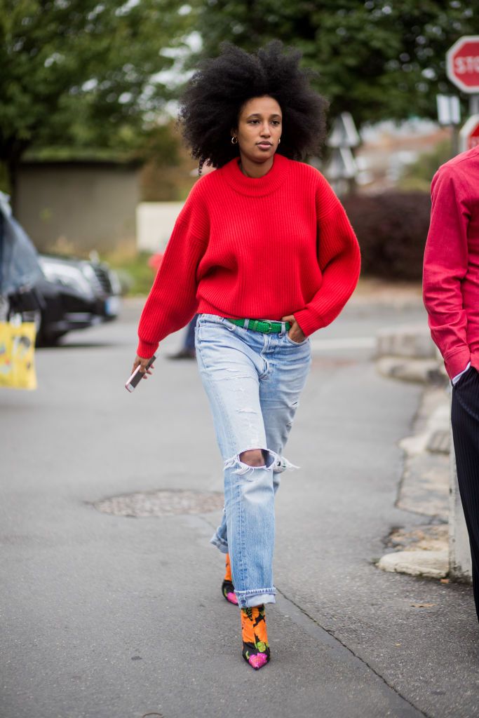 Kırmızı sweater and jeans outfit