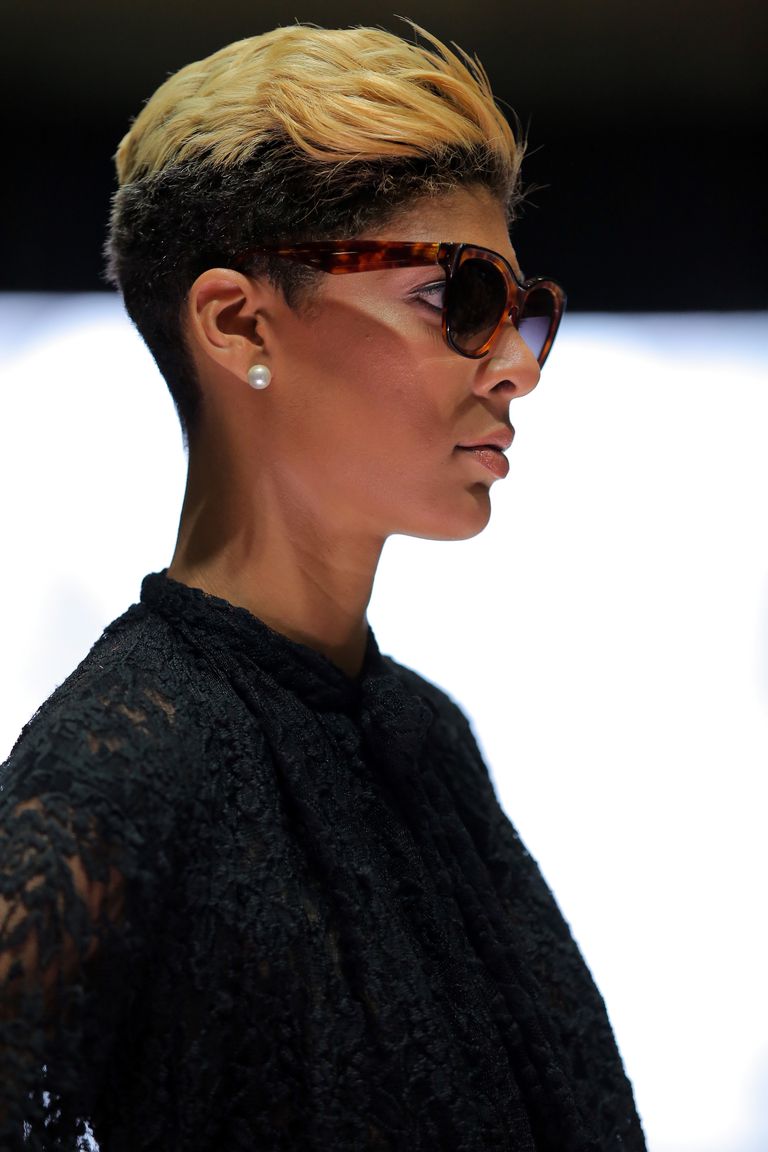 Siyah Kadınlar için 20 Büyük Saç Modelleri