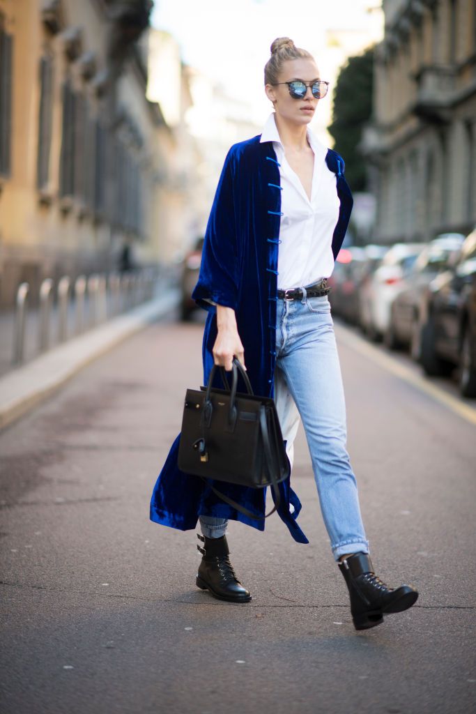 Vikend outfit in jeans and white shirt for women