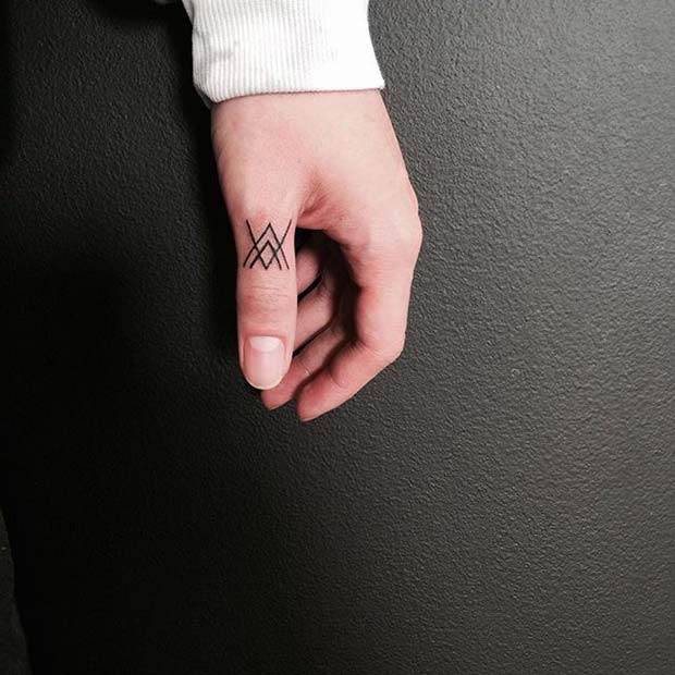 Küçük Thumb Tattoo Idea for Women