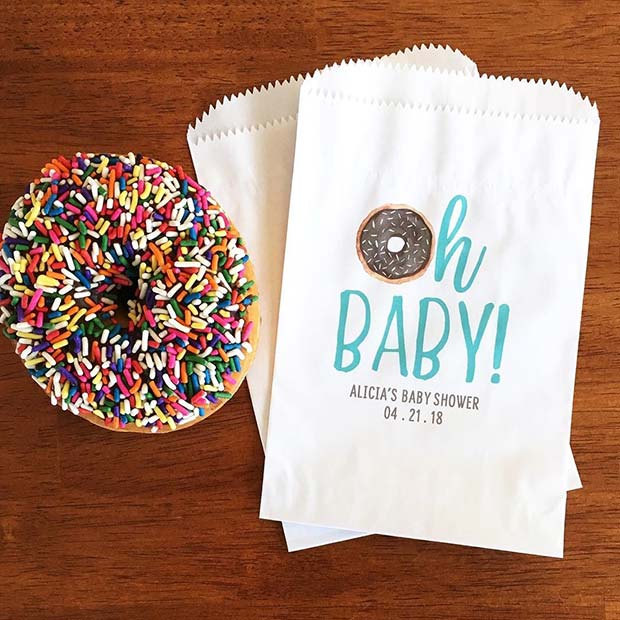 स्वादिष्ट Doughnuts as Baby Shower Favor 