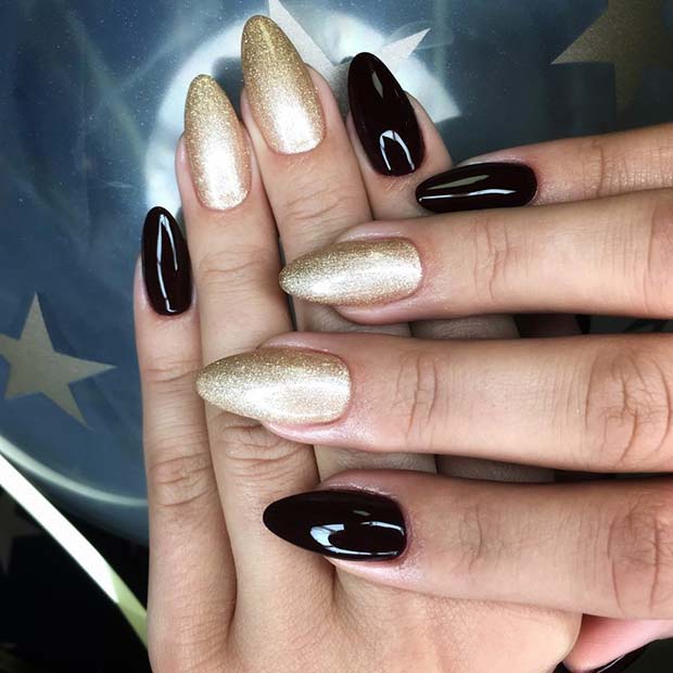 Једноставно Black and Gold Nails