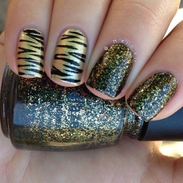 Svart and Gold Glitter and Stripes Nails
