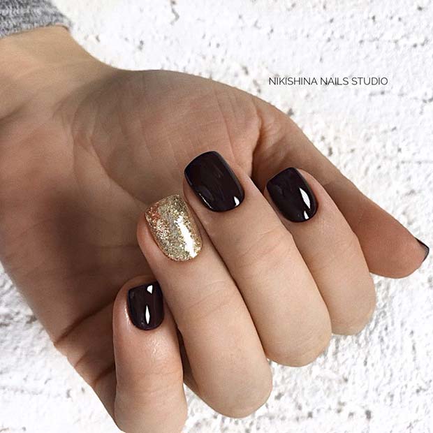 Црн Nails with Gold Glitter Accent Nail