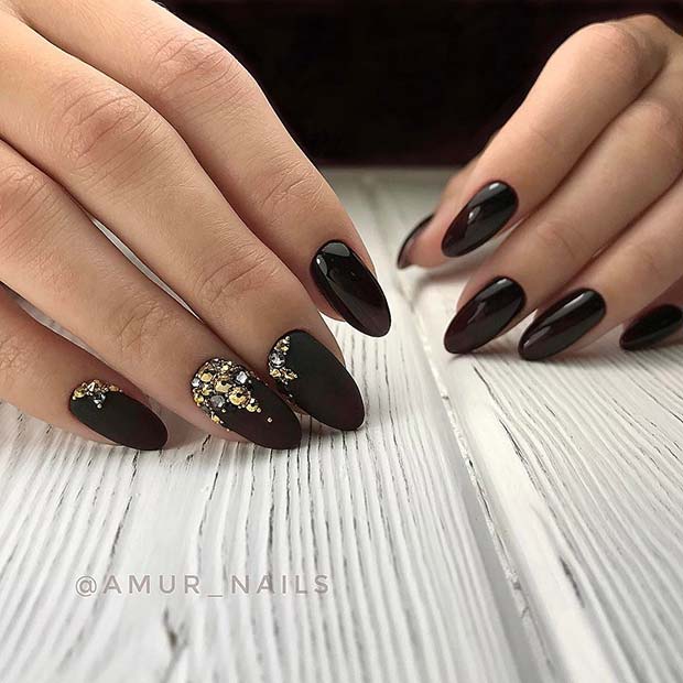 Siyah Nails with Gold and Silver Gems