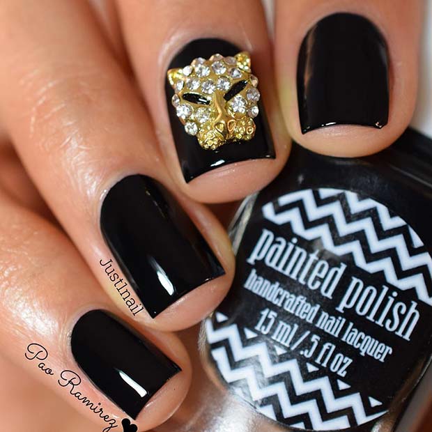 Црн Nails with Gold Bling