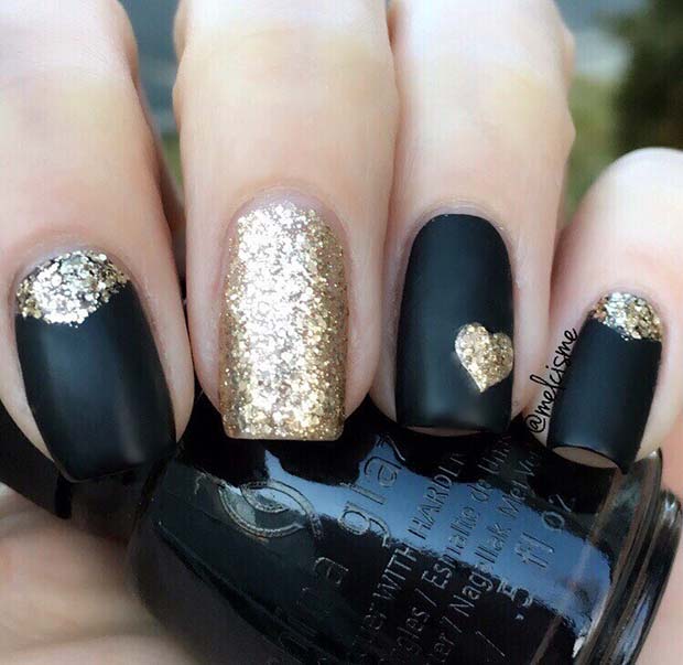 Crno and Gold Glitter Nails