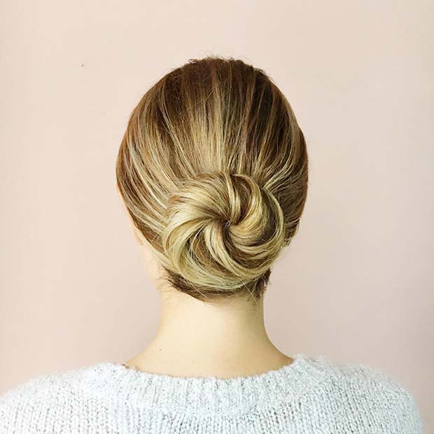 सरल Bun Hair Idea for Prom