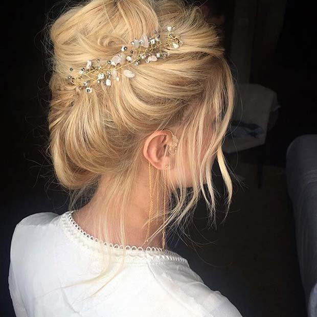 क्रिस्टल Updo Hair Idea for Prom