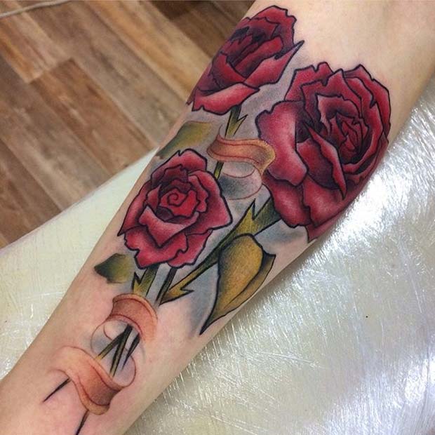 צְרוֹר of Red Roses Tattoo Idea