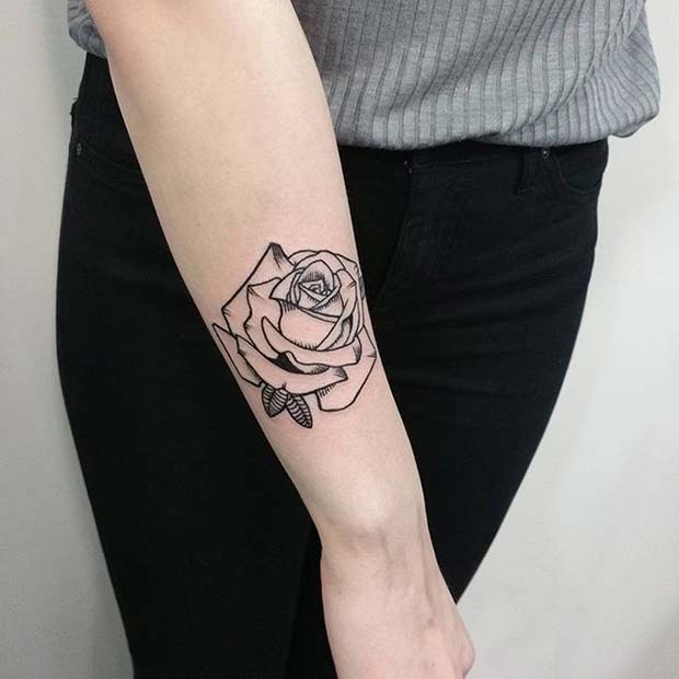 Ilustrirano Black Ink Rose Arm Tattoo Idea