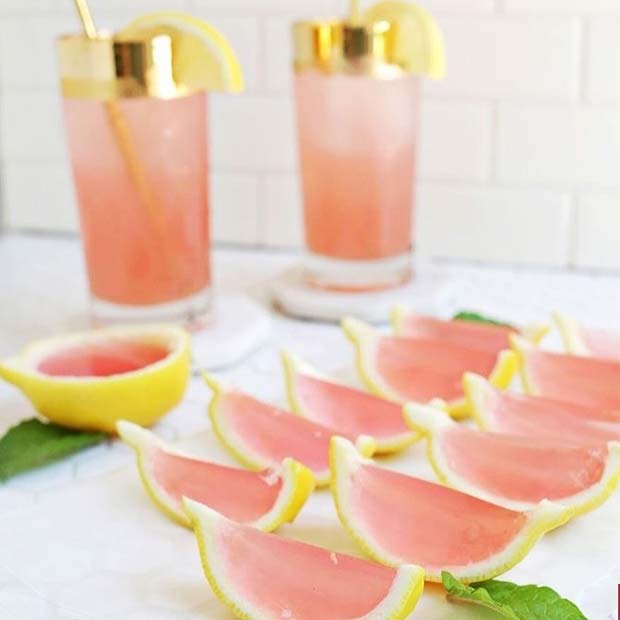 Söt Pink Jello Shots in Lemon Wedges 