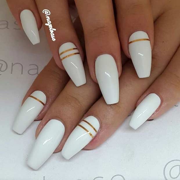 Hosszú White Coffin Nails with Pop of Gold