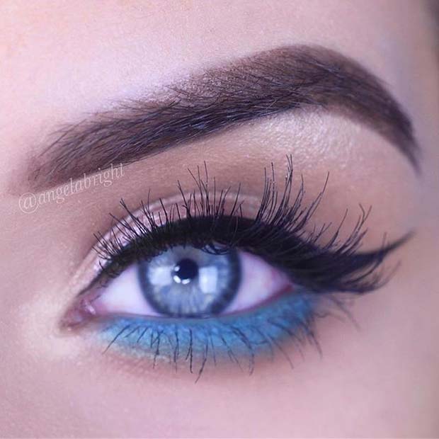 Negru and Blue Eyeliner Spring Makeup Idea