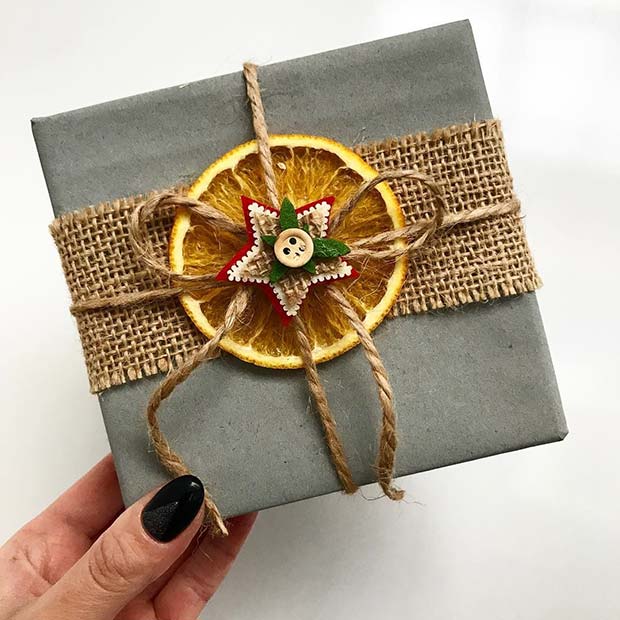 Praznično Orange Gift Wrap Idea