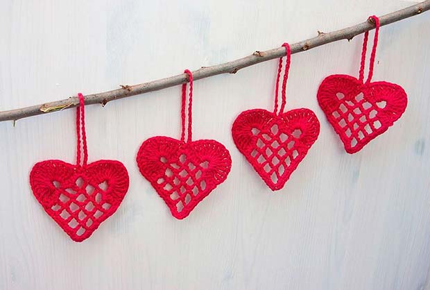 עשה זאת בעצמך Red Crochet Hearts