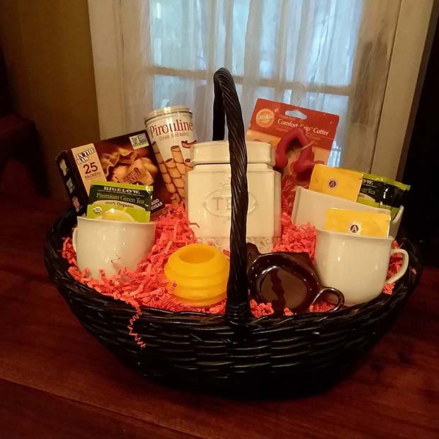 Te and Biscuits Gift Basket