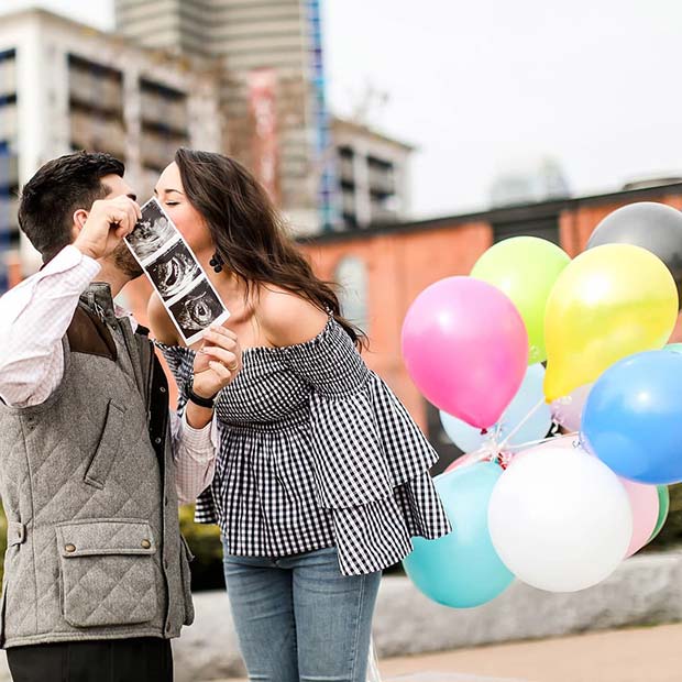 Çift's Photo Shoot with Pastel Balloons