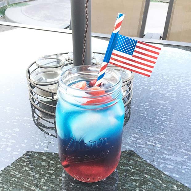 लाल and Blue Mason Jar Cocktail for 4th of July Party Ideas 