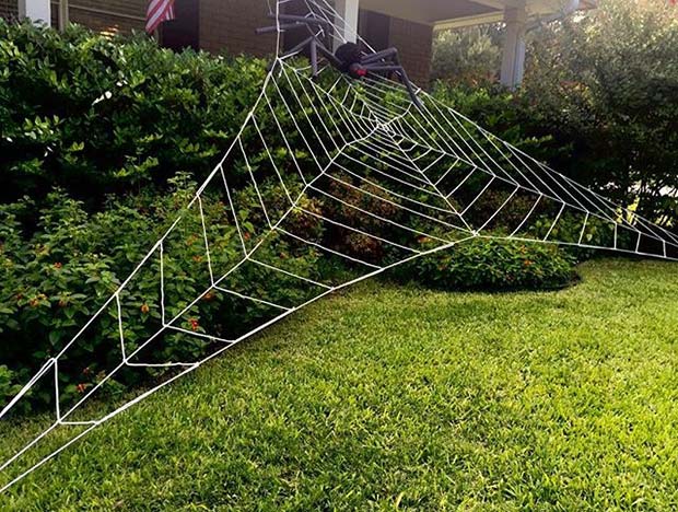 Na prostem Spider Web for Fun DIY Halloween Party Decor