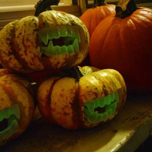 วันฮาโลวีน Gourds for Fun DIY Halloween Party Decor