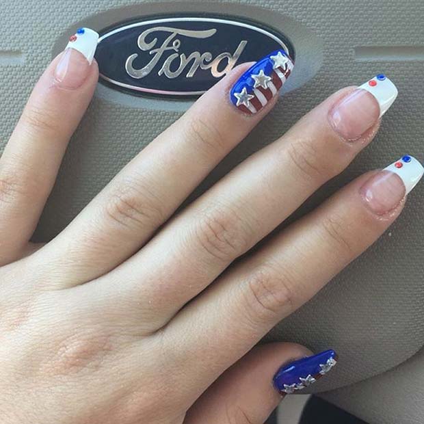 ฝรั่งเศส Manicure with American Flag Accent Nails for 4th of July Nail Design Idea