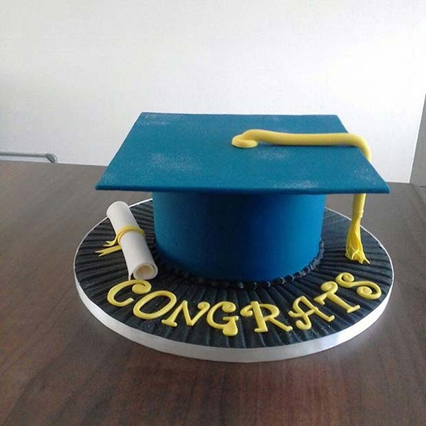 Gradering Cap Cake for Graduation Party