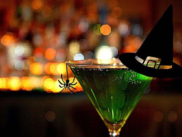 उत्तम दर्जे का Witch's Brew for Halloween Party Drinks