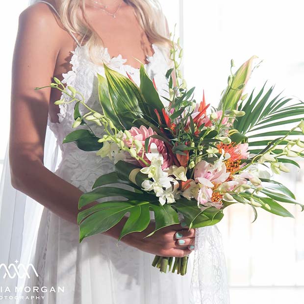 Tropikal Bridal Bouquet Idea for a Beach Wedding