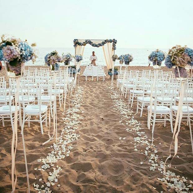 פִּרחִי Wedding Aisle Idea for Beach Wedding