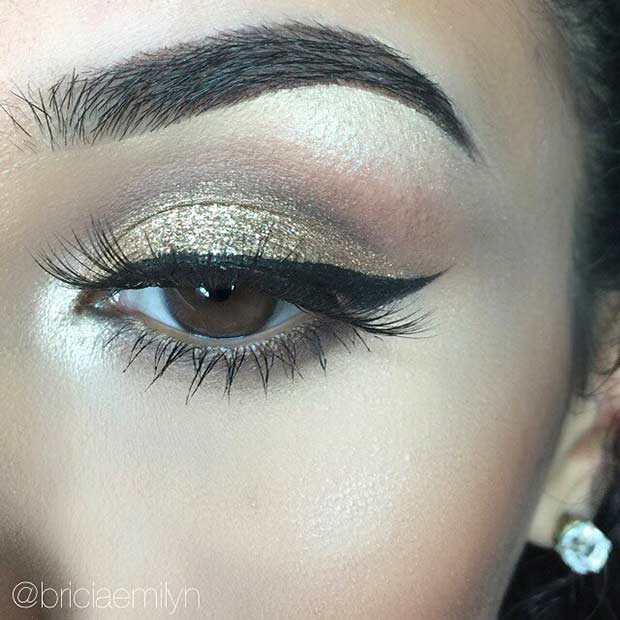 Елегантно Gold Eye Makeup Look for Prom