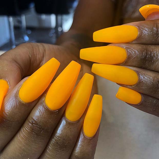 Afirmație Yellow Matte Coffin Nails