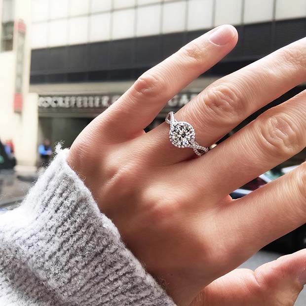 bükülmüş Diamond Engagement Ring