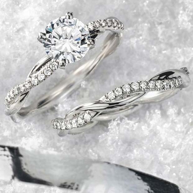 Csavart Engagement Ring with Rhinestones 