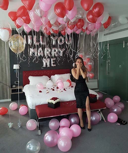 प्रेम प्रसंगयुक्त Bedroom Balloon Proposal