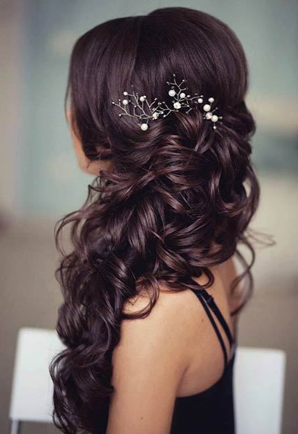 Lockig Hair to the Side Prom Hairstyle
