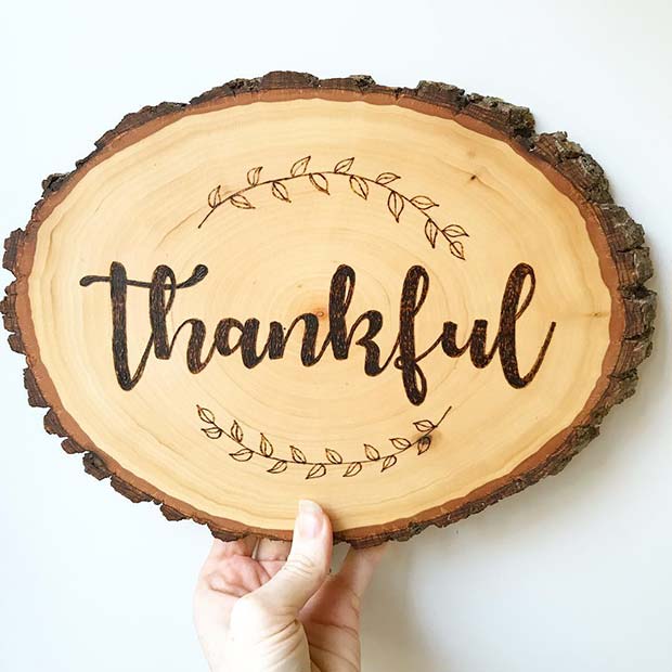 יְצִירָתִי Thankful Wood Decoration for Simple and Creative Thanksgiving Decorations