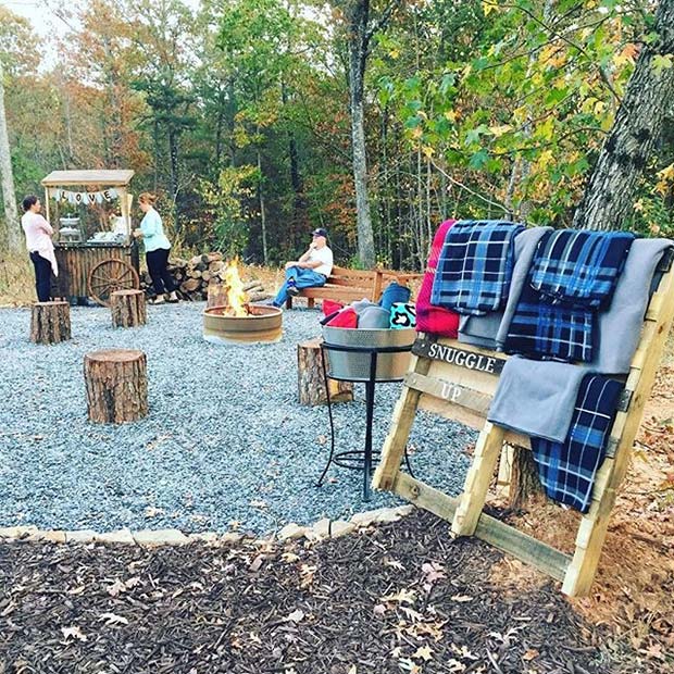 गिरना Fire Pit for Fall Wedding Ideas 