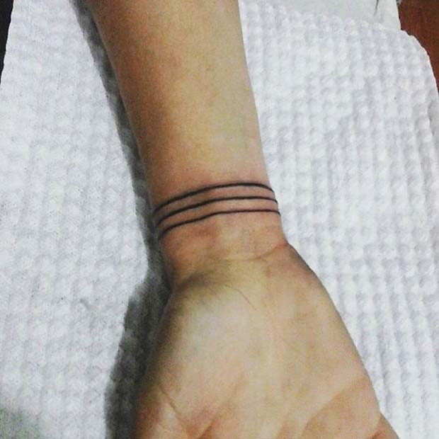 तीन Line Wrist Tattoo Idea for Women