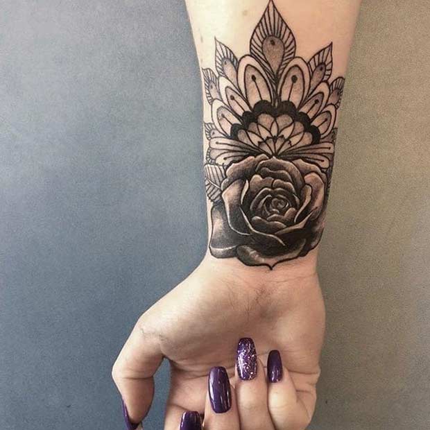ดอกไม้ Mandala Wrist Tattoo Idea for Women
