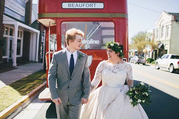 Düğün Photo Idea with Vintage Bus