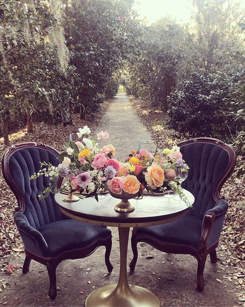 Zarif Table and Chairs Idea for Vintage Wedding 